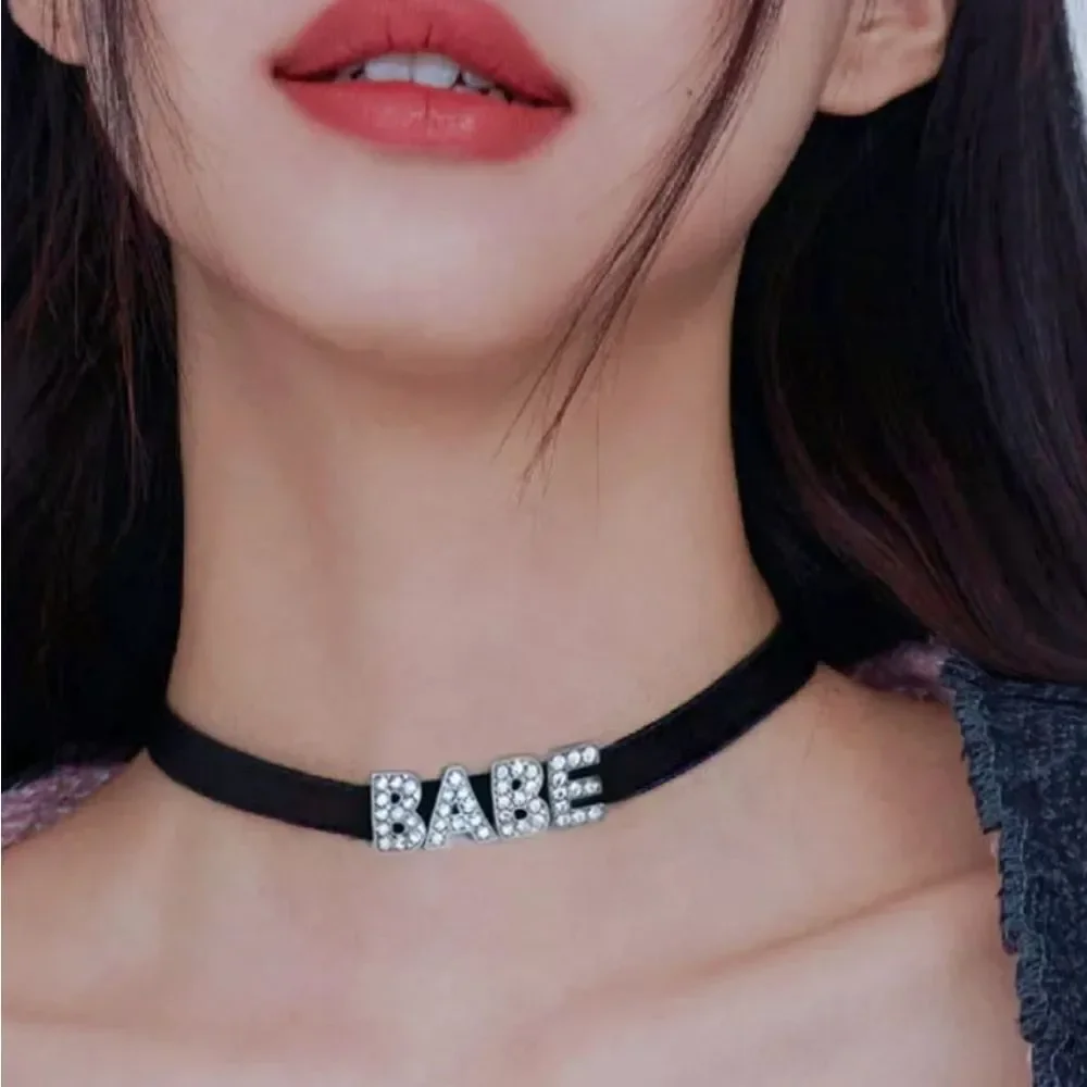NWOT Y2K Babe Choker Necklace